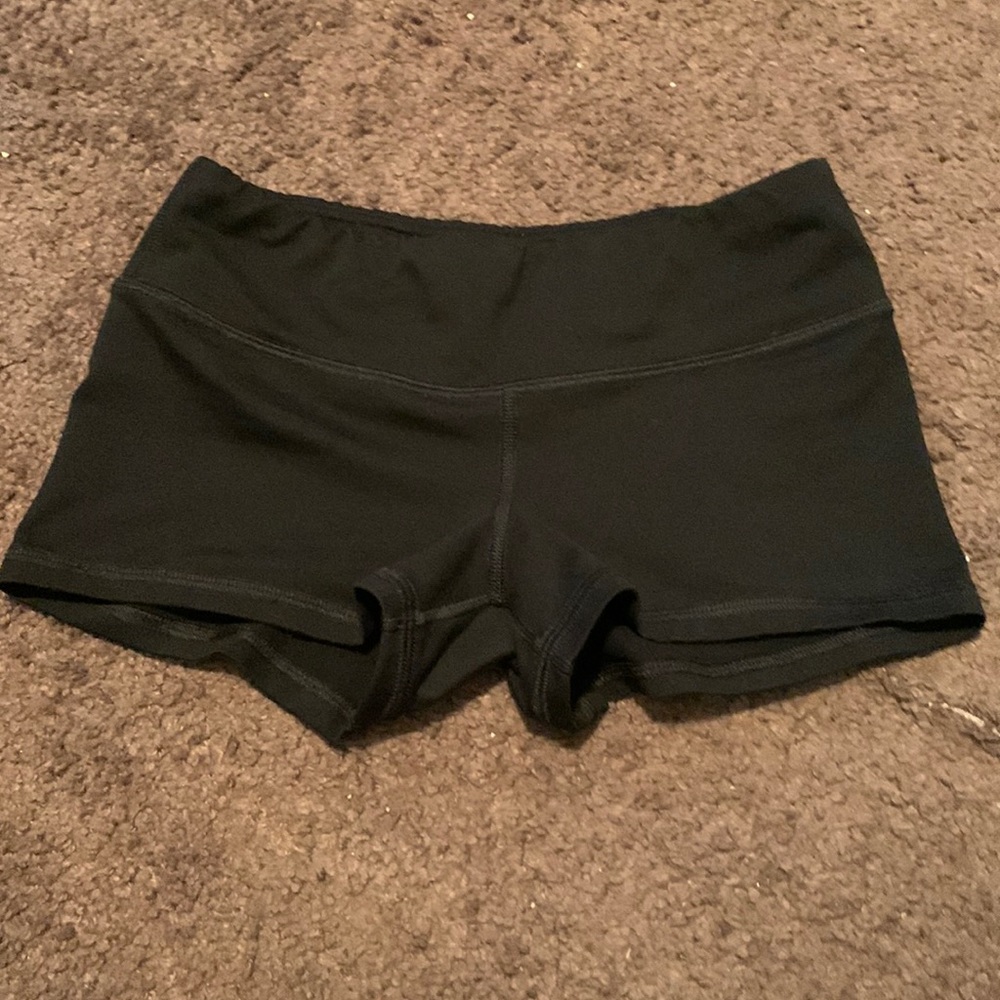 Black fleo shorts